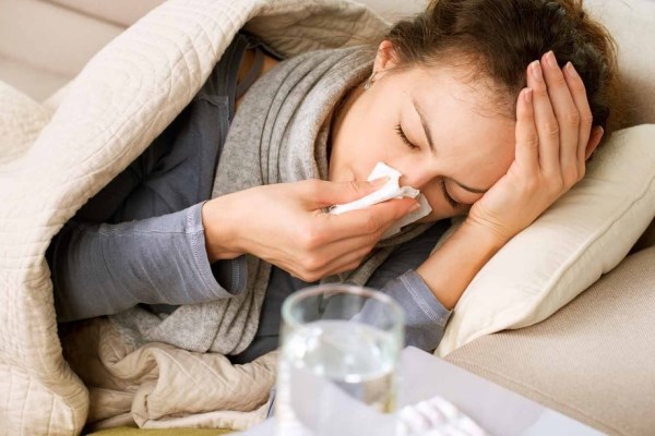 Farmaci anti-raffreddore sotto inchiesta: "C'è il rischio ischemie"