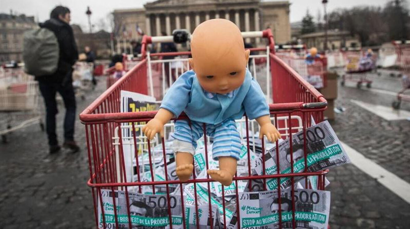 L'utero in affitto è reato universale